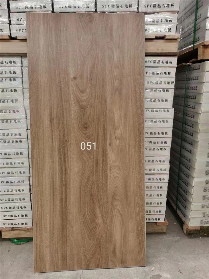 Carrelage de sol en plastique de planche de PVC de vinyle en caoutchouc LVT/SPC/WPC de luxe imperméable à l'eau d'aspect bois d'usine